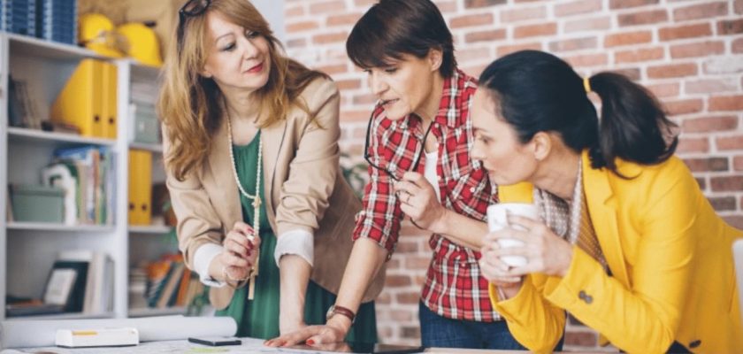 mujeres en el entorno laboral