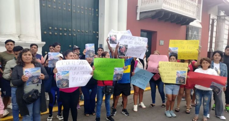 familiares de trabajadores secuestrados en Pataz