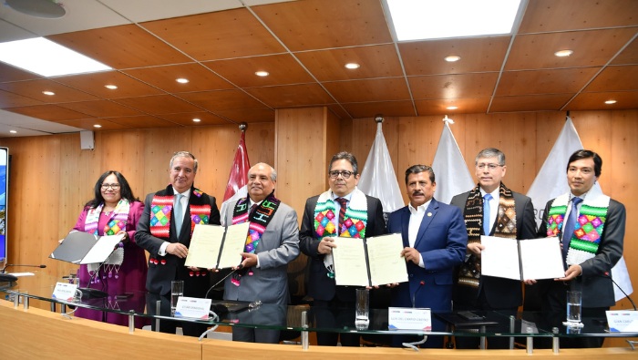 Firman contrato de concesión para la modernización del Ferrocarril Huancayo Huancavelica