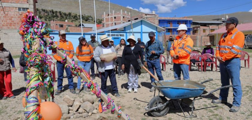 Las Bambas construirá una cancha sintética
