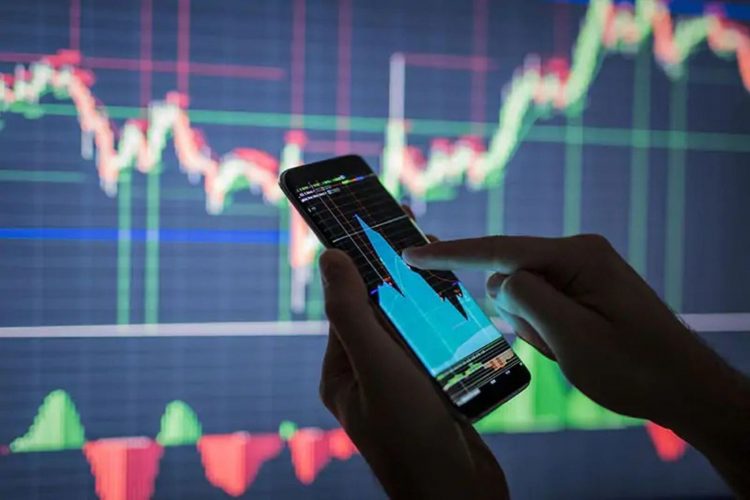 Tensión entre potencias y contracción en EE.UU. marcan el pulso económico global