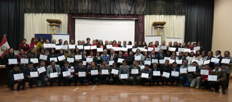 Antapaccay docentes de Espinar culminaron diplomado en Gestión Educativa