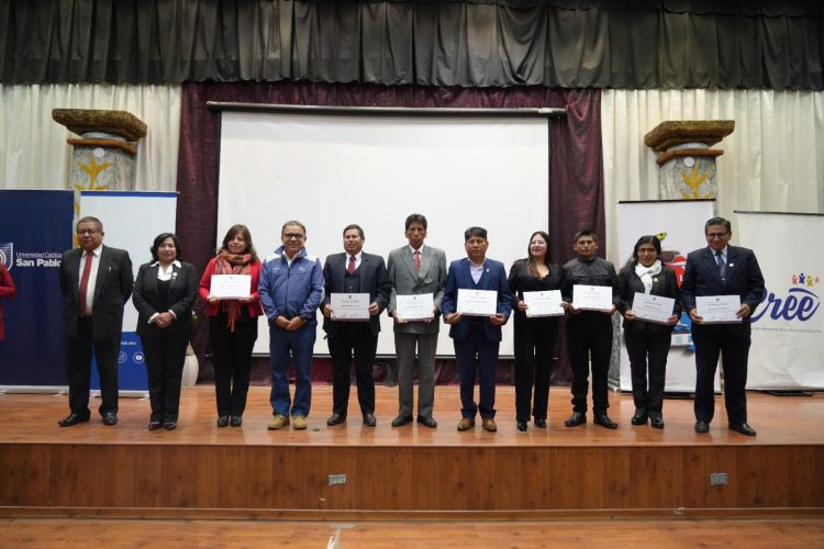 Antapaccay docentes de Espinar culminaron diplomado en Gestión Educativa