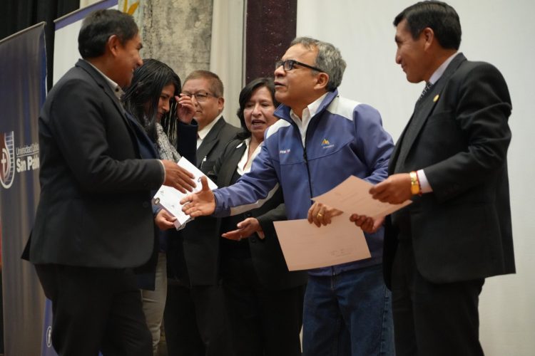 Antapaccay docentes de Espinar culminaron diplomado en Gestión Educativa
