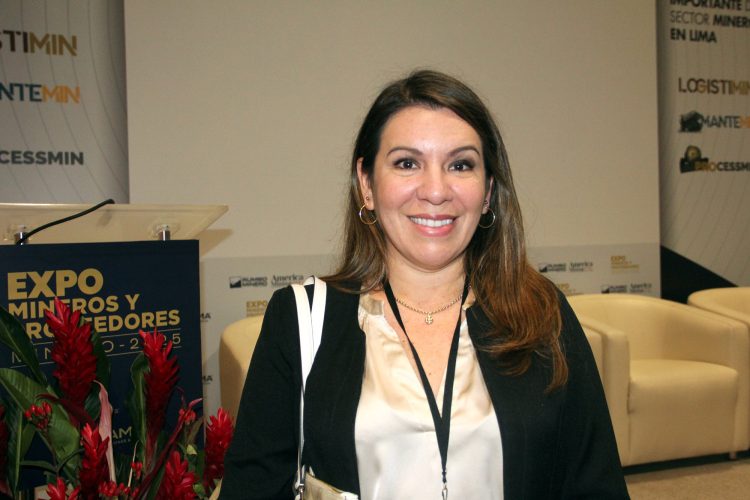 Danitza Azula, Newmont Perú