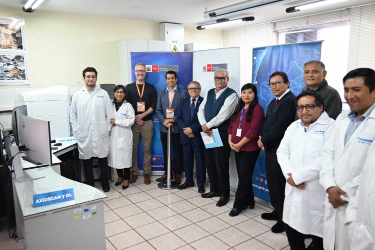 Ingemmet adquiere moderno microscopio escáner con inteligencia artificial
