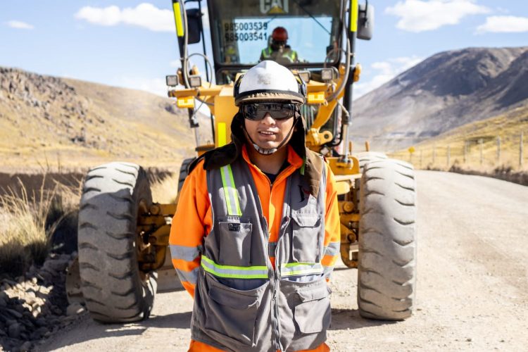 Minera Bateas mantenimiento vial