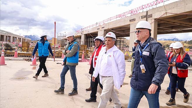 El ministro de Transportes y Comunicaciones, César Sandoval, inspeccionó los trabajos del Aeropuerto Internacional de Chinchero, en Cusco, e informó que hay un avance físico del 33%. Foto: MTC
