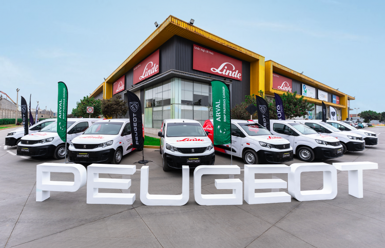 Peugeot entrega flota de vehículos Partner junto con Arval Perú a la empresa Linde High Lift