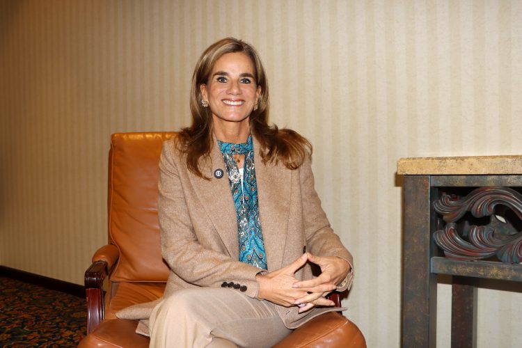 Verónica Velderrama, Gold Fields