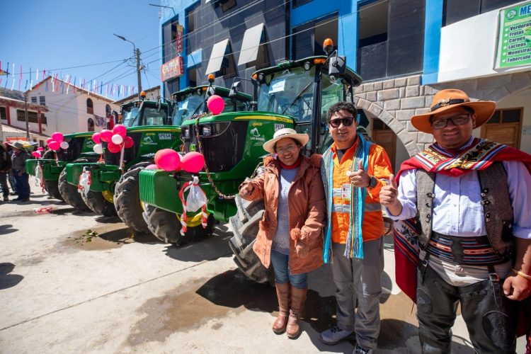 Las Bambas entrega maquinaria agrícola, equipamiento médico y apoyo educativo en Ccapacmarca