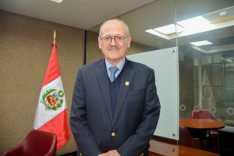 Raúl Benavides en el IIMP