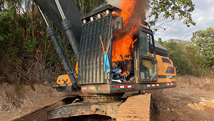 Fiscalía destruye maquinaria utilizada para la minería ilegal