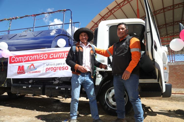 Las Bambas entrega camión cisterna a la Comunidad Cancahuani en Ccapacmarca