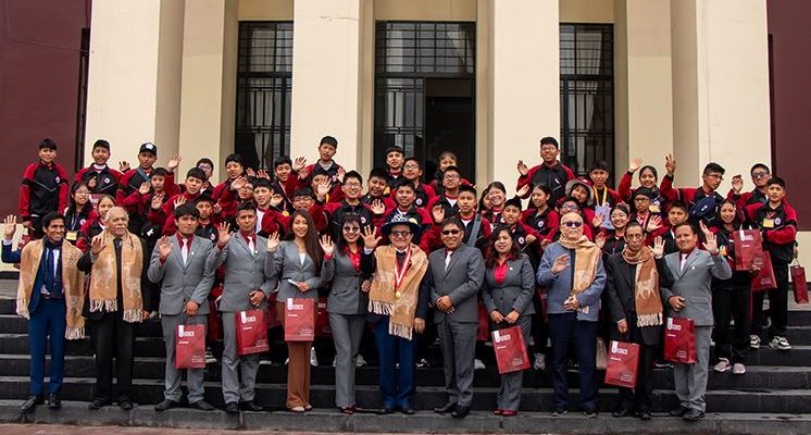 Universidad Nacional de Ingeniería y escolares