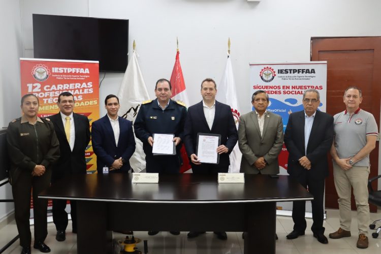 Minera Volcan y las Fuerzas Armadas firman acuerdo de cooperación 