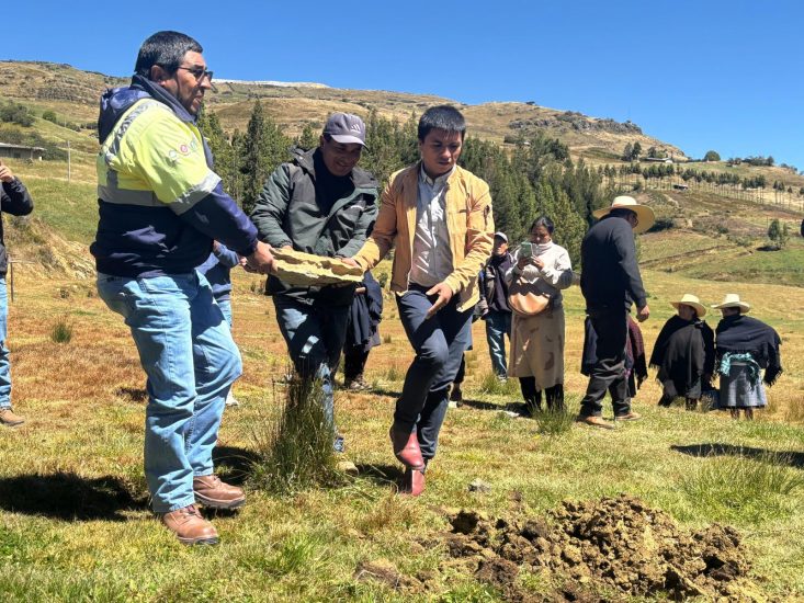 primera piedra en Casa Comunal en Pilancones