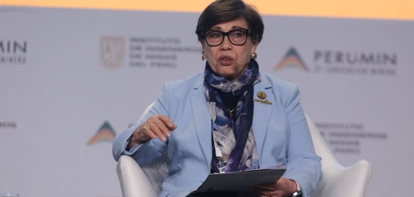 Eva Arias de Minera Poderosa en PERUMIN 37