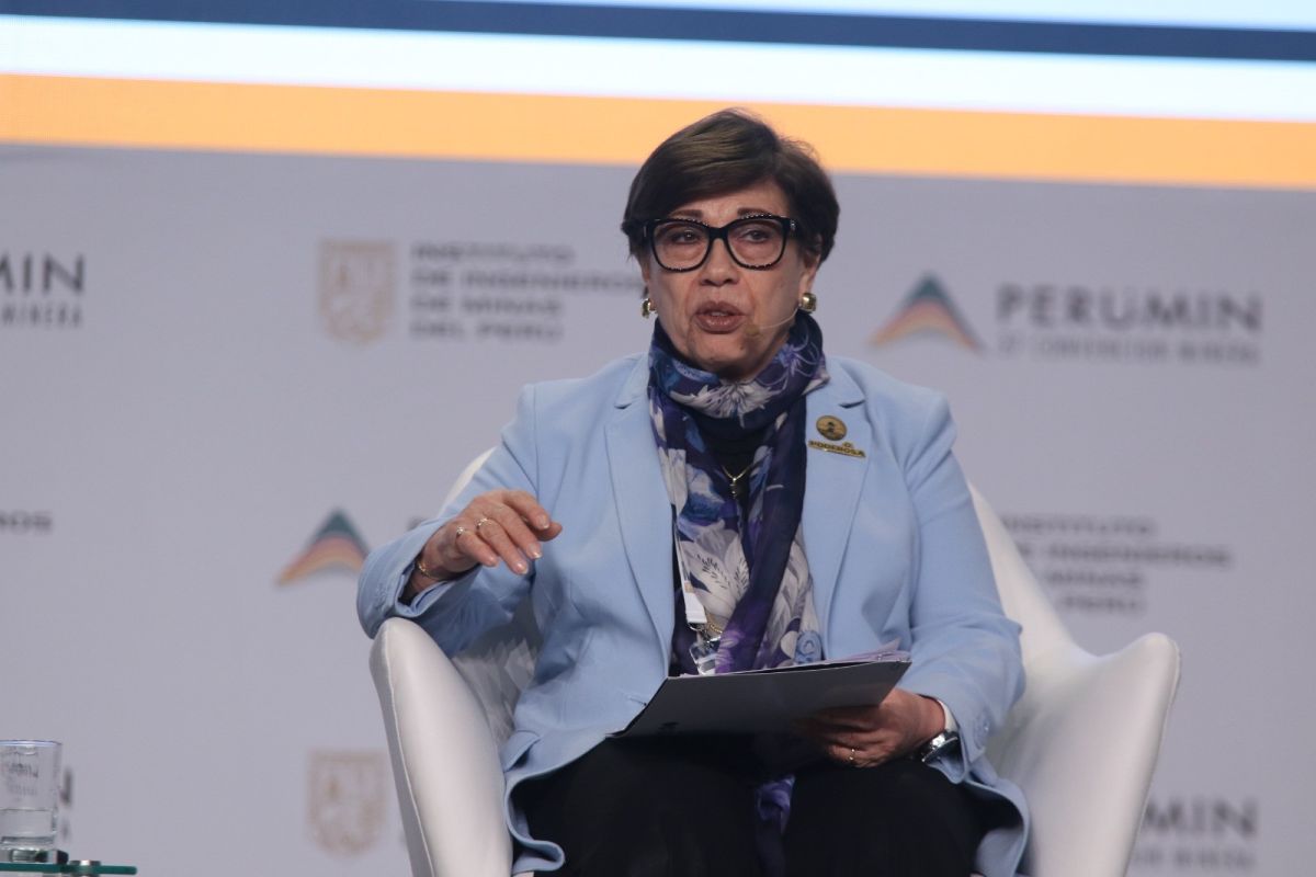 Eva Arias de Minera Poderosa en PERUMIN 37