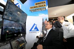 Ferreyros y Minera Chinalco Perú operación remota de tractor