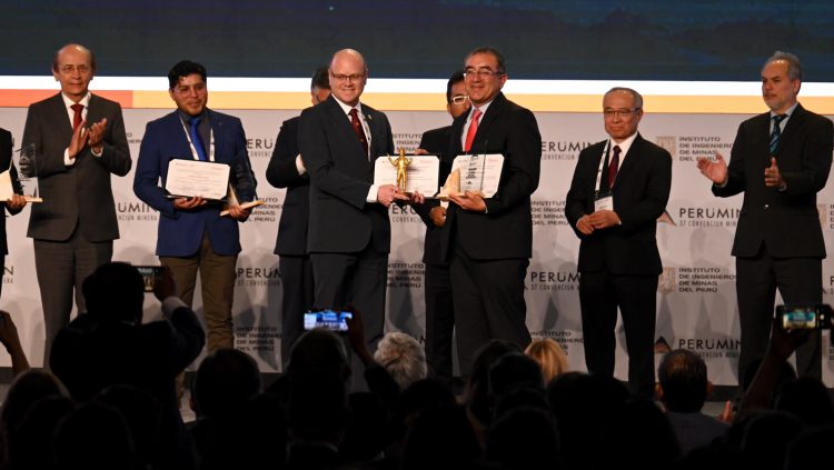 Ingemmet recibe el Premio Nacional de Minería en PERUMIN 37