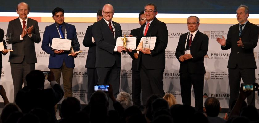 Ingemmet recibe el Premio Nacional de Minería en PERUMIN 37