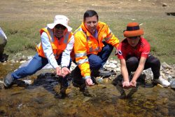 Minera Las Bambas siembra de trucha