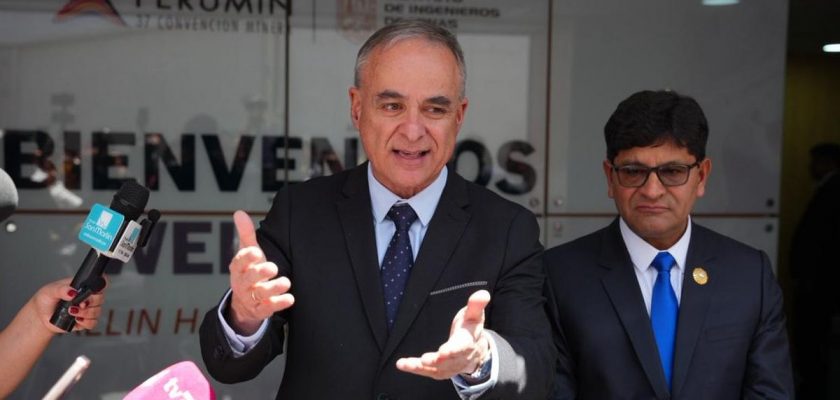 El ministro de Energía y Minas, Jorge Luis Montero