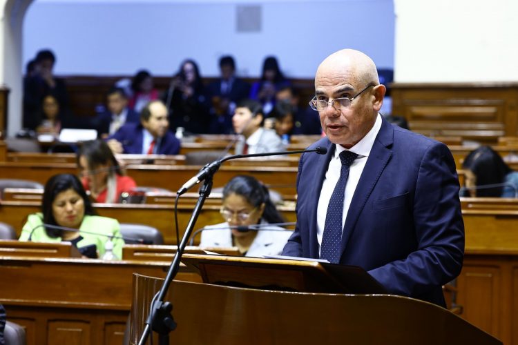 Ernesto Álvarez, voto de confianza en el Congreso