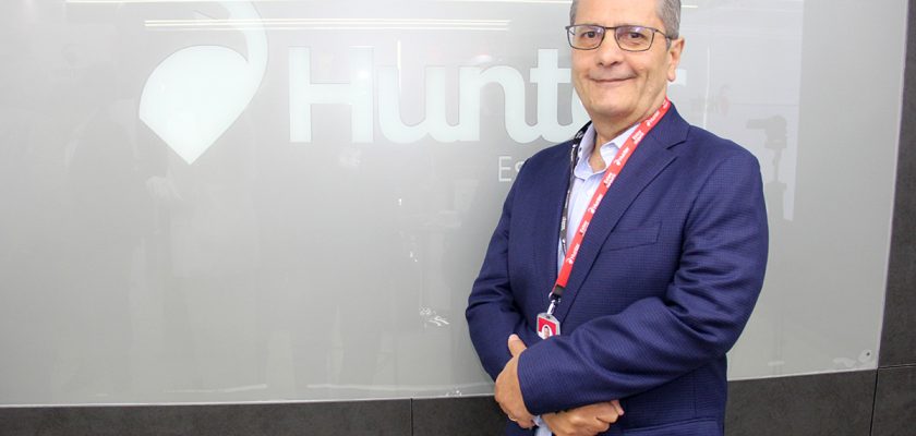 Luis Fernando Flores, Hunter Perú