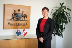 Excma. Maree Ringland, Embajadora de Australia en Perú