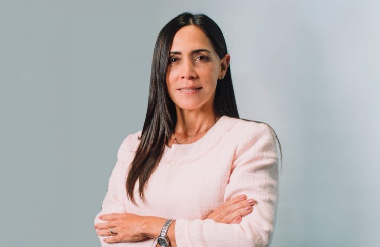 Silvia Jimenez, gerente de ventas y clientes en Fenix