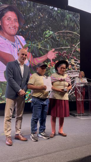 TGP y Summum premian a los mejores productores de café y cacao del VRAEM