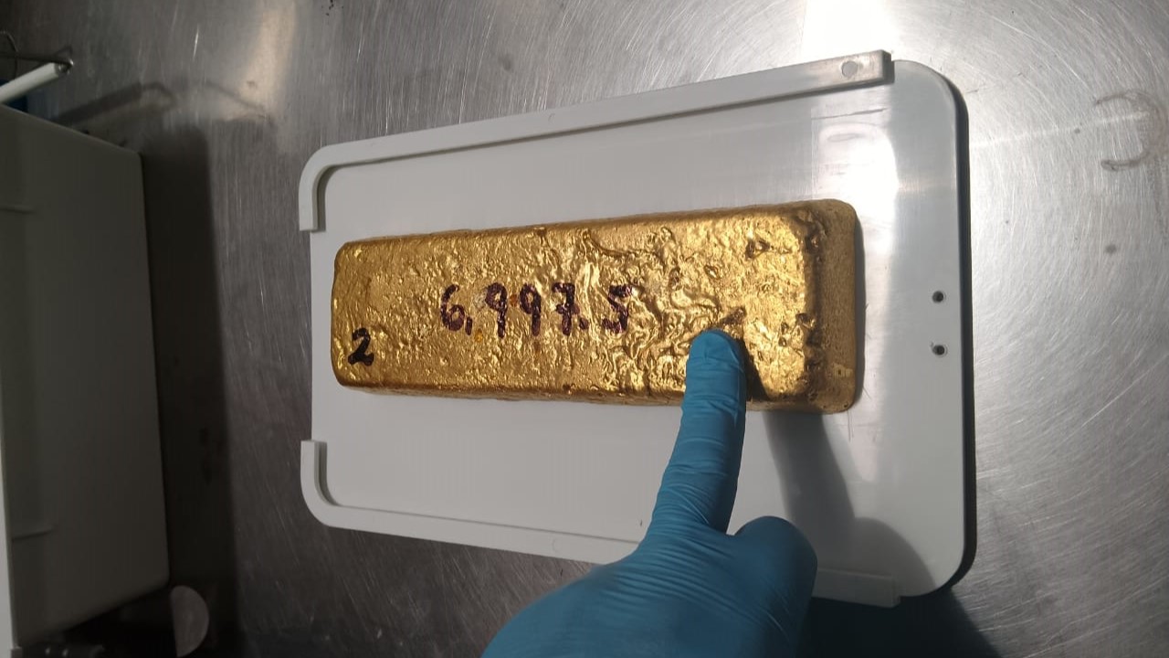 barra de oro de la minería ilegal