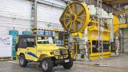 toyota-megaprensa-komatsu-700