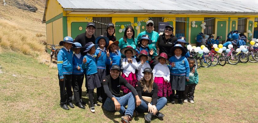 Ausenco y Baika entrega de bicicletas