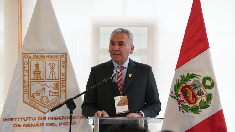Frente a una nueva propuesta del Congreso para ampliar nuevamente el Registro Integral de Formalización Minera (Reinfo), el Instituto de Ingenieros de Minas del Perú (IIMP) expresó su rechazo a cualquier prórroga y recordó que no es necesario extender el Reinfo incluso si no se aprueba una Ley MAPE. Así lo afirmó Gustavo De Vinatea, gerente general del IIMP