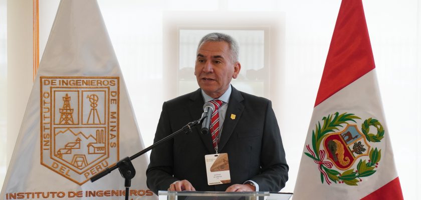 Frente a una nueva propuesta del Congreso para ampliar nuevamente el Registro Integral de Formalización Minera (Reinfo), el Instituto de Ingenieros de Minas del Perú (IIMP) expresó su rechazo a cualquier prórroga y recordó que no es necesario extender el Reinfo incluso si no se aprueba una Ley MAPE. Así lo afirmó Gustavo De Vinatea, gerente general del IIMP