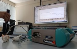 espectrorradiómetro FieldSpec 4 Hi-Res (Ingemmet)
