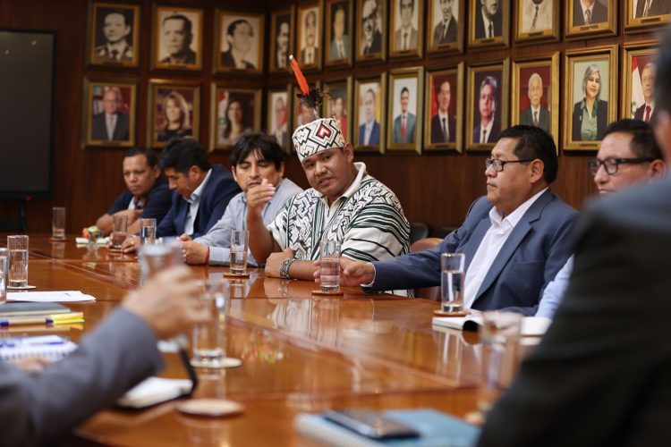 representantes del Bajo Urubamba