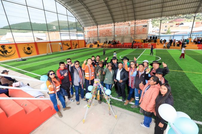 Las Bambas entrega cancha sintética