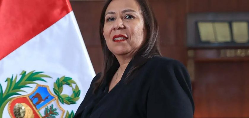 Nelly Paredes del Castillo