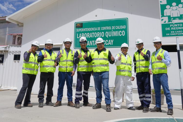 laboratorio químico de Antapaccay