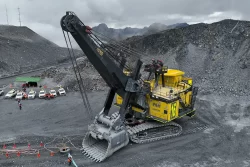 Komatsu-Mitsui marca un hito histórico en ingeniería ensamblando la pala más grande del Perú