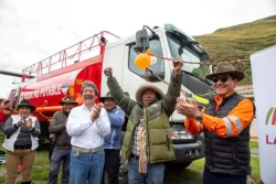 Las Bambas entrega tres camiones cisterna a comunidades de Chumbivilcas