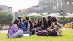 Mujeres ganan la mayoría de becas del Pronabec
