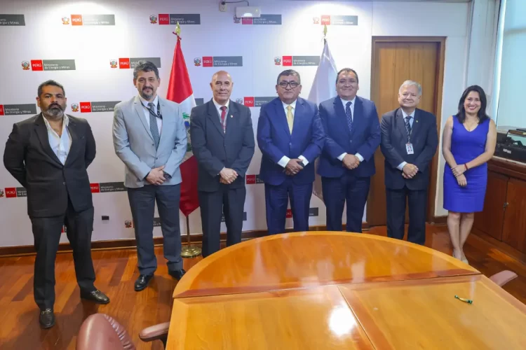 MINEM coordina estrategias para fortalecer la lucha contra la minería ilegal