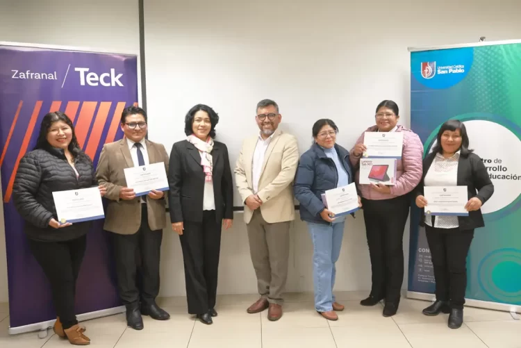 Docentes de Lluta culminan curso de inteligencia artificial gracias a Teck Zafranal