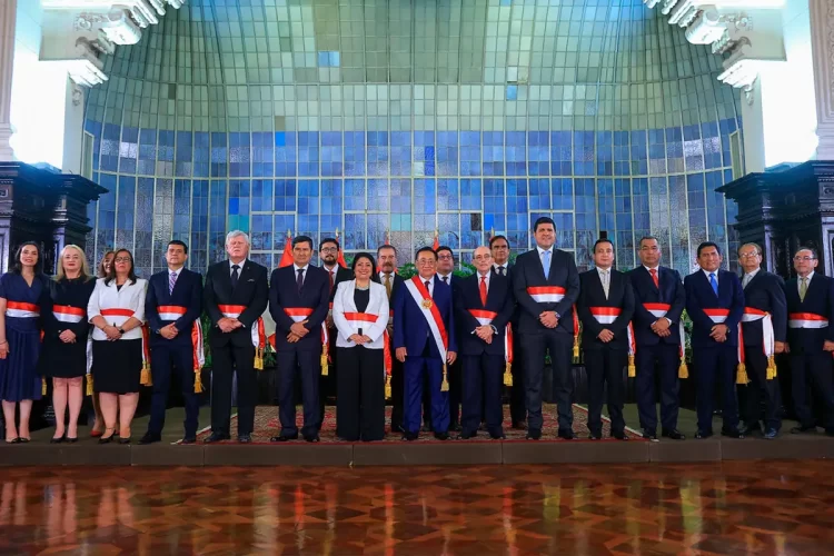Presidente José María Balcázar toma juramento al nuevo Gabinete liderado por Denisse Miralles