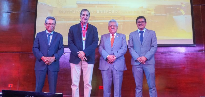 IIMP homenaje a asociados vitalicios y profesionales